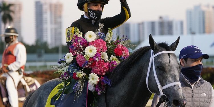 Joel Rosario vuelve a lucir en hípica norteamericana; gana copa Pegasus