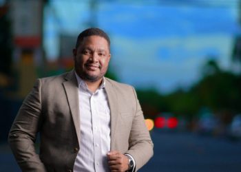 Mario Herrera inscribe candidatura al Comité Central del PLD