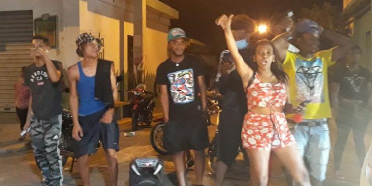 Video: Aguiluchos salen a celebrar durante toque de queda