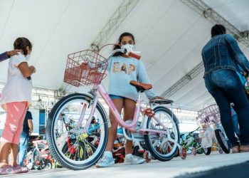 Plásticos por Juguetes recolectó 124 mil 100 botellas en su primer día