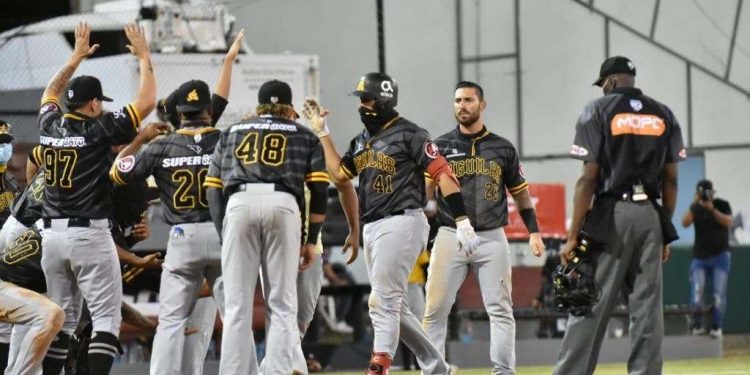 Águilas van por el empate, Gigantes tras colocar final 3-1