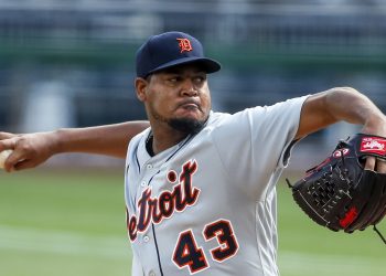 Iván Nova firma contrato de liga menor con los Filis