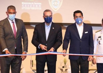 Presidente entregó Auditorio de la Policía Nacional