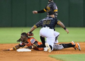Águilas toman a los Toros por los cuernos y se van delante en semifinal