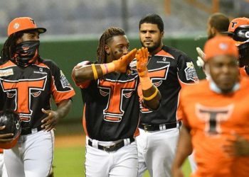 Toros vencen a las Águilas para forzar juego decisivo en Santiago