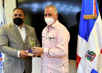 Administración Pública reconoce labor del administrador EGEHID