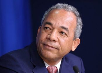 Bichara dice inversión PLD en sector eléctrico produce excedente de energía