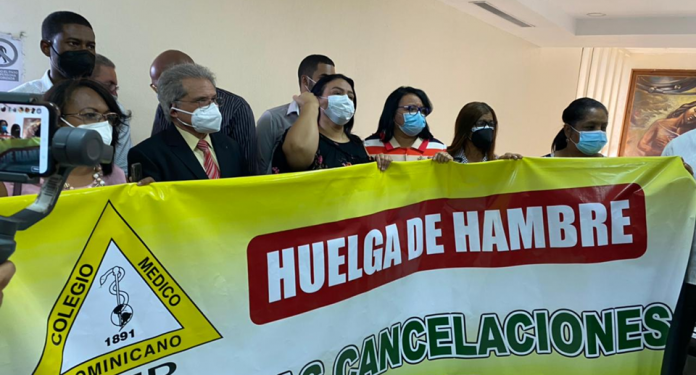 Médicos inician huelga de hambre tras cancelaciones masivas