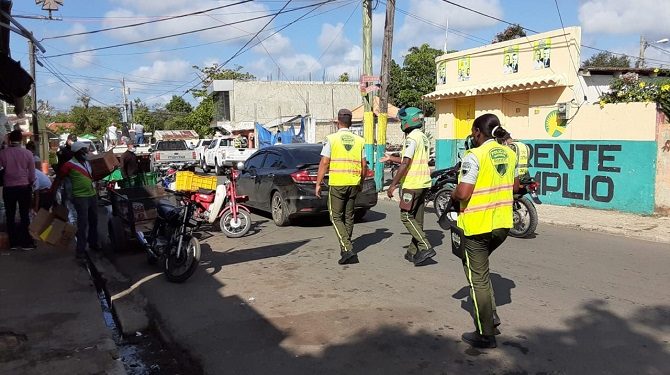 Recuperan espacios públicos en Bayaguana