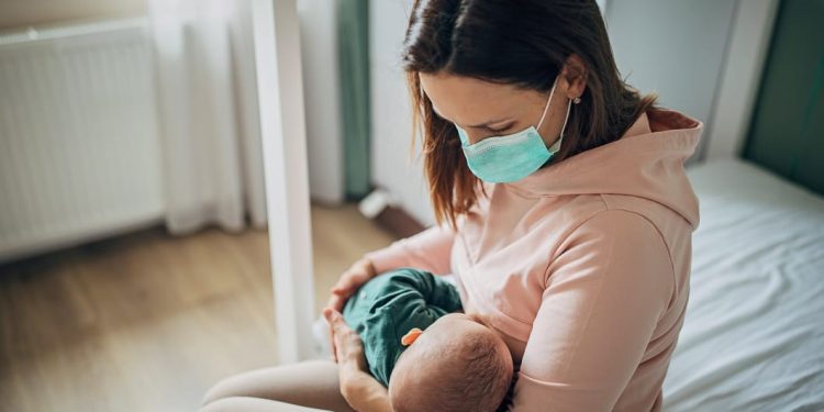 Las madres lactantes también deben recibir vacunas del COVID-19