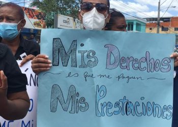 Ex empleados protestan por prestaciones laborales en el ITSC