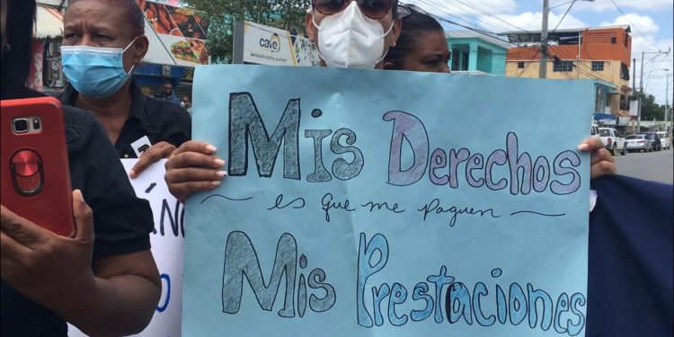 Ex empleados protestan por prestaciones laborales en el ITSC