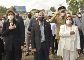 Autoridades rinden tributo a héroes Batalla de Santiago