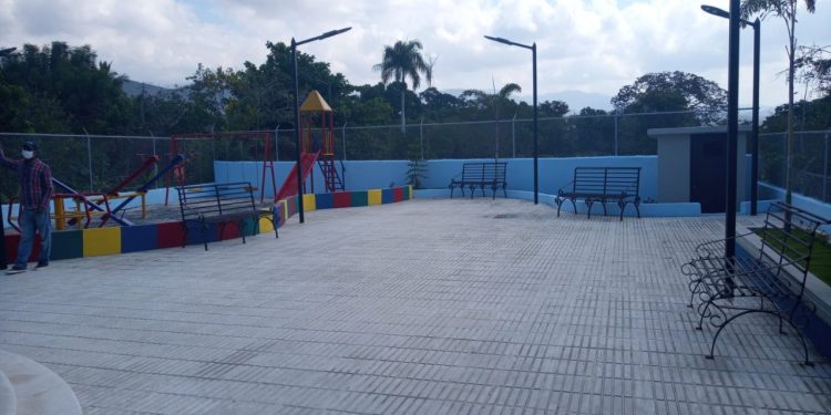 EGEHID construye parque en la comunidad El Batey de San Juan