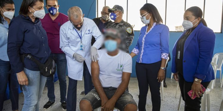 Prisiones y Área III de Salud exponen logros del programa “Intervención Brote Covid-19, Penal La Victoria”