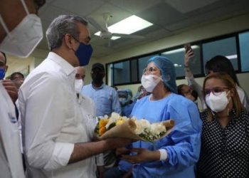 Presidente Abinader llama a la población a continuar con el Plan de Vacunación durante Semana Santa