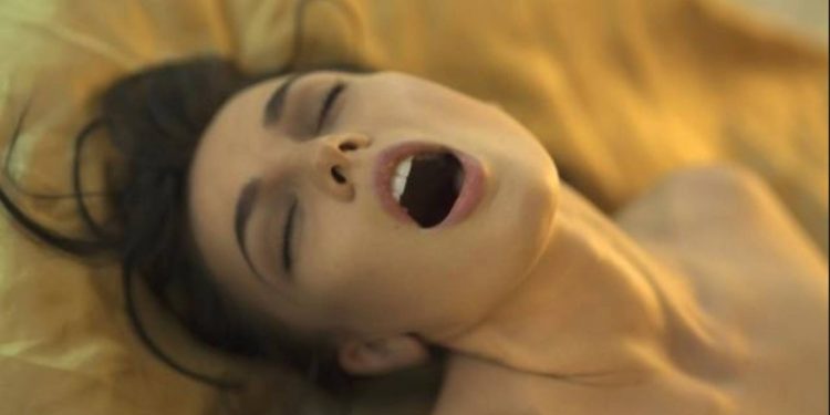 Cinco  malos hábitos sexuales que interfieren en el orgasmo femenino