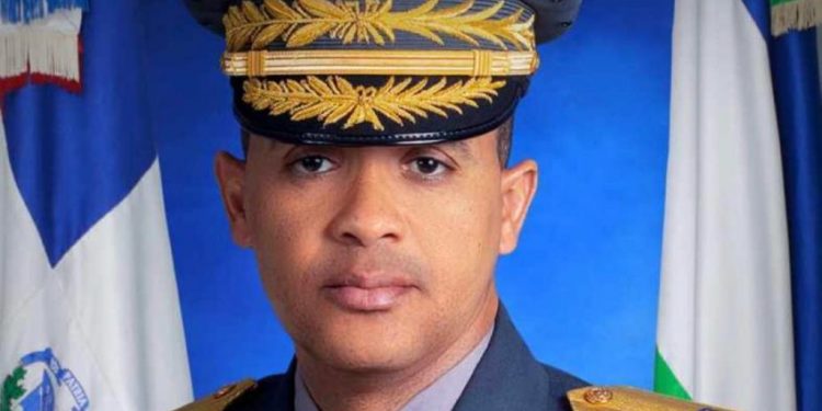 Director PN se solidariza con familiares de pareja acribillada por agentes