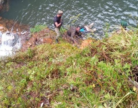 Fotógrafo muere tras caer en rio de Constanza, tenía 24 horas en el país