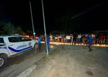 Exigen justicia por jóvenes muertos durante tiroteo en bar clandestino de Guaraguao