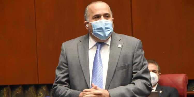 Senador asegura bebidas adulteradas “terminarán matando más gente que el covid”