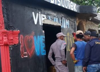 Autoridades investigan muerte de 4 personas en Villa Riva