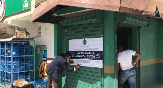 Cierran negocios por plagas, productos vencidos y bebidas alcohólicas adulteradas