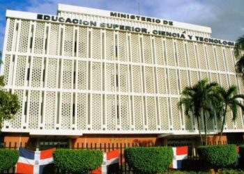 MESCYT retornará de manera semipresencial a clases de inglés de inmersión