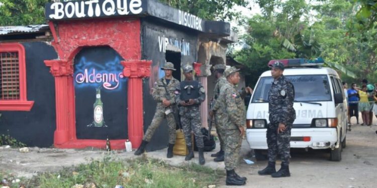 Tiroteo en un bar de Villa Riva deja cuatro muertos y un capitán PN herido