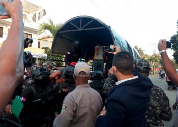 Trasladan a cárcel de Bonao policías que asesinaron a esposos evangélicos