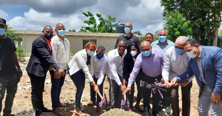 Dan primer picazo para construcción de Palacio Municipal en Don Juan