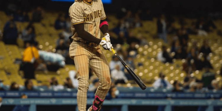 Padres barren en estelar regreso de Tatis Jr