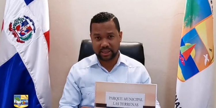 Acusan al Alcalde de las Terrenas de derrochar dinero