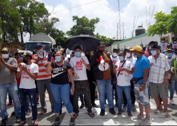 Realizan protesta frente al ayuntamiento de Peralvillo en rechazo a Barrick Gold; exigen el alcalde le dé la cara al pueblo