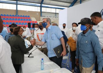 Presidente escucha juntas de vecinos en María Trinidad Sánchez