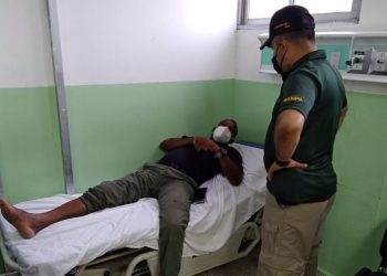 Coronel del SENPA resulta herido al ser embestido por conductor sorprendido transportando material extraído del Río Nizao