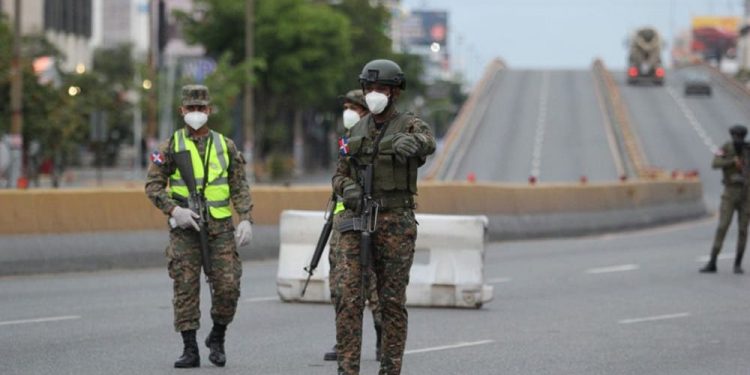 Presidente Abinader extiende actual toque de queda por una semana más