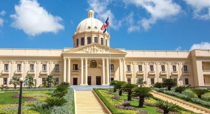 Gobierno endurece toque de queda en gran parte del país