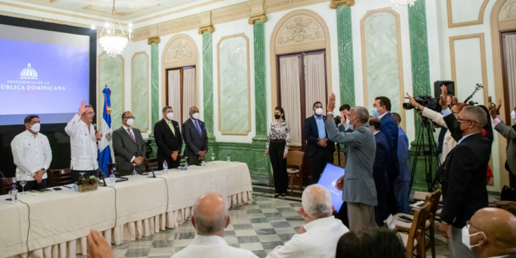 Presidente Abinader juramenta 393 nuevas cooperativas creadas en solo cinco meses