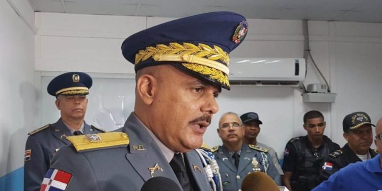 Poder Ejecutivo asciende a cinco generales al rango de mayor general y los coloca en retiro