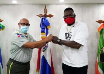 David Ortiz llama a los talentos del béisbol a conducir con prudencia