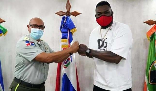 David Ortiz llama a los talentos del béisbol a conducir con prudencia