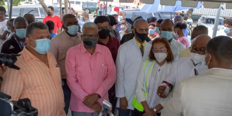 Director general de Pensiones participa Jornada Permanente de Vacunación Santo Domingo Norte