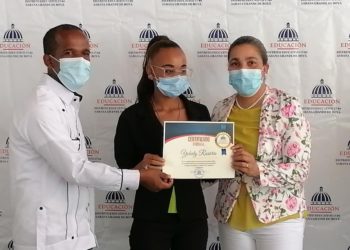 Distrito Educativo 17 – 04 de Sabana Grande de Boyá reconoce labor al mérito docente