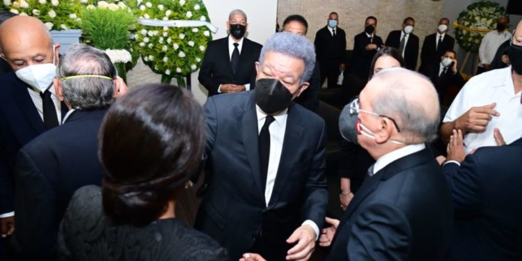 Personalidades políticas ofrecen sus condolencias al expresidente Fernández por muerte de doña Yolanda