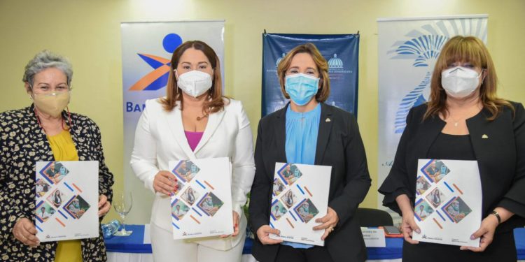 Ministerio de la Mujer, Banco Adopem y ADOPEM suscriben acuerdo en beneficio de la mujer