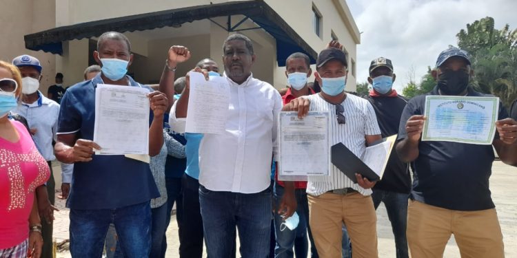 Parceleros denuncian quieren desalojarlos de terrenos en Bayaguana