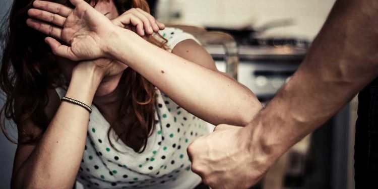 Hombre agrede a pareja por negarse a tener relaciones sexuales