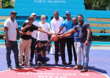 Profesor Nelson Fulcar remoza cancha en el Milloncito de Sabana Perdida