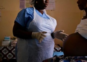 Gobierno prohíbe entrada de extranjeras embarazadas